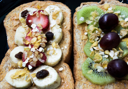 Grain breads peanut butter with fruit on dishの写真素材