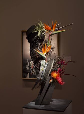 SAN FRANCISCO, CA/USA -APRIL 16 - floral design arrangement and painting at Bouquets to Art 2015 exhibition in de Young museum on April 16, 2015 in San Franciscoのeditorial素材