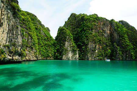 Cliff and the clear sea Phi Phi Leh Thailandの写真素材