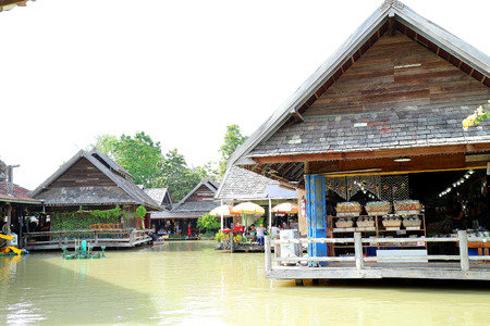 Chonburi - Pattaya , Thailand , October 24 - 2016 : Pattaya Floating Market there is a lot to see and many shops selling food , Thai sweet and souvenirs in Pattaya , Thailandのeditorial素材