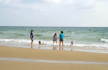 RAYONG THAILAND , MARCH 11 - 2017 : Had Mae Rumpung beach fully plastic scrap and dirty effect to the environmrnt of Thailand.のeditorial素材