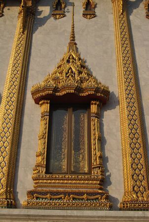 Beautiful Gold Window Architecture Buddhist Building Wat Samien Nari Temple in Bangkok thailandの写真素材