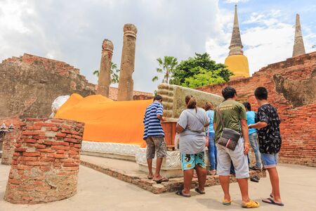 AYUTTHAYA, THAILAND- AUGUST 2, 2015: The big sleeping Buddha and tourists in Wat Yaichaimongkol at Ayutthaya,Thailand August 2, 2015のeditorial素材