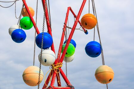 SAMET RAYONG , THAILAND â AUGUST 25 , 2015  : The old fishing buoy hanging with chain for decorate in Samet island in Rayong , Thailand on August 25, 2015のeditorial素材