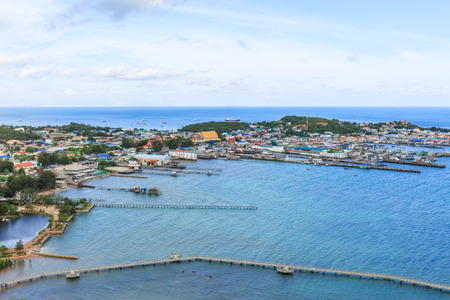 SAMAESARN ,THAILAND - SEPTEMBER 24 , 2015 : The view of fisherman villages in nature blue sea in sunshine day at Samaesarn Sattahip, Thailand on September 24, 2015のeditorial素材