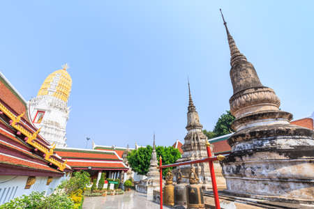 PHITSANULOK , THAILAND - MARCH 24, 2016 :  Wat Phra Sri Rattana Mahathat (Wat Yai) . Located in Phitsanulok province northern of Thailand on March 16 ,2016のeditorial素材