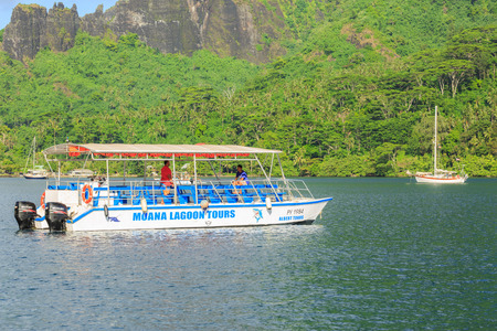 TAHITI, FRENCH POLYNESIA â JUNE 22, 2016 : The Beautiful sea and boats in Moorae Island at Tahiti PAPEETE, FRENCH POLYNESIA on June 22, 2016のeditorial素材