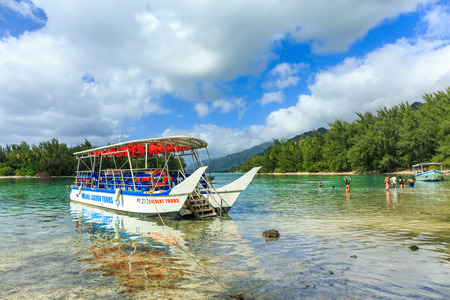 TAHITI, FRENCH POLYNESIA - AUGUST 19, 2016 : The Beautiful sea and boats in Moorae Island at Tahiti PAPEETE, FRENCH POLYNESIA on August 19, 2016のeditorial素材
