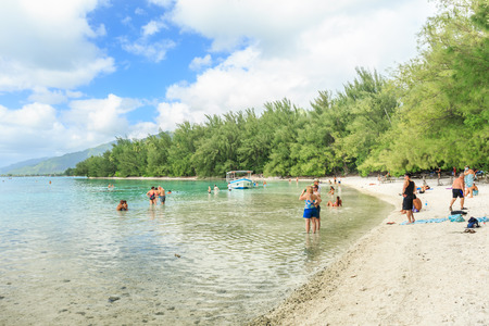 PAPEETE, FRENCH POLYNESIA - NOVEMBER 2, 2016 : The Beautiful sea in Moorae Island at Tahiti PAPEETE, FRENCH POLYNESIAのeditorial素材