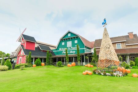 PHETCHABURI,THAILAND - APRIL 25, 2017 : A view of 1000 sook food and urban farm for car parking and relax early in the morning in cha-am, Phetchaburi Thailandのeditorial素材