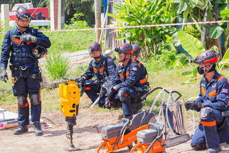 Chonburi, Thailand - May 10, 2018: Group of Thai prepare
to search and rescue teams search for survivors among the rubble of destroyed buildings and housesのeditorial素材