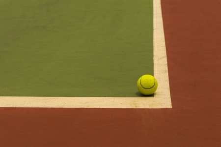 tennis ball on green courtの写真素材