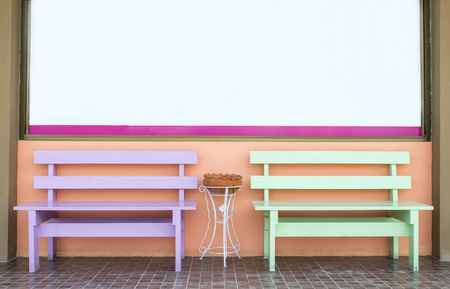 puple and green bench and white bordの写真素材