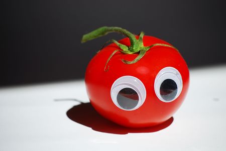 a tomato with eyesの写真素材