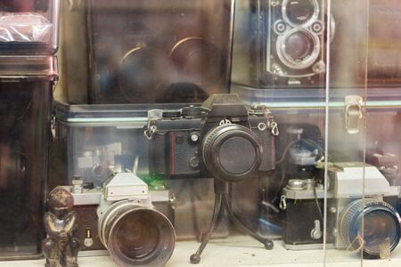 Old cameras that accumulate in a glass Cabinet.