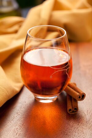 Apple cider with cinnamon sticksの写真素材