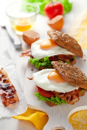 fried egg,tomato and bacon in wholemeal sandwichの写真素材