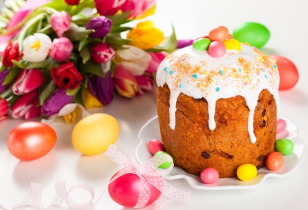 Easter cake and  eggs on festive Easter tableの写真素材