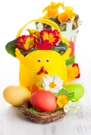 Easter table decoration with flowers and eggsの写真素材