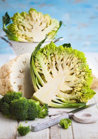 Various types of cabbage: romanesco, broccoli and cauliflower cabbage. Whole and cut in halfの写真素材