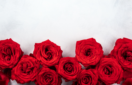 Red roses on the vintage white-greyの写真素材