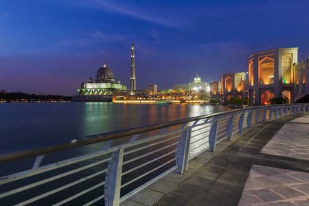 The Putrajaya Mosque, Kuala Lumpur, Malaysia at nightのeditorial素材
