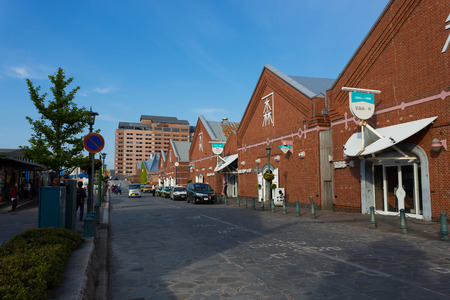 Hakodate, Hokkaido-MAY 5,2016: Hakodate Kanemori Red Brick Warehouses, the first commercial warehouse in Hakodate, has witnessed the history of the city through its warehousing business.のeditorial素材