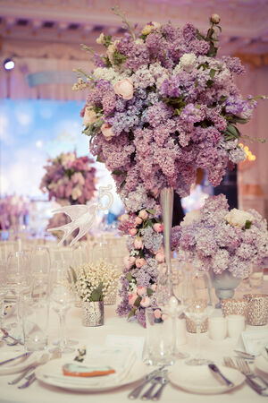 Festive table decoration in Lilac colours  Wedding decorationsの写真素材