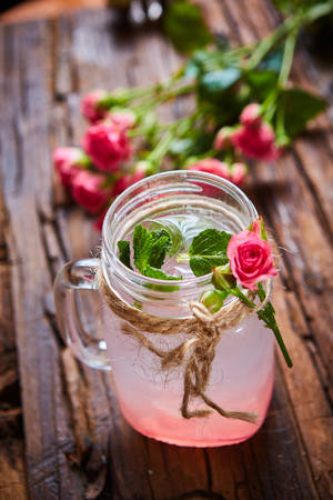 fresh mojito on a rustic table. Shallow dofの写真素材