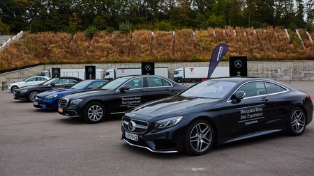 Kiev, Ukraine - OCTOBER 4, 2016: Mercedes Benz star experience. The interesting series of test drivesのeditorial素材