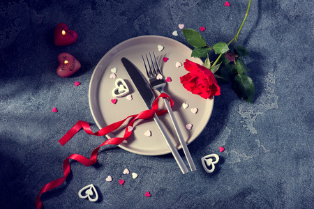Saint Valentine Dinner concept with rose and heart love symbols, romantic dinner invitationの写真素材