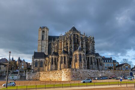 Le Mans, France - February 15, 2016 Saint Julian of Le Mans Cathedral seen from the southeast, from Place des Huguenots, the sky is heavy at background. Pays de la Loire.のeditorial素材