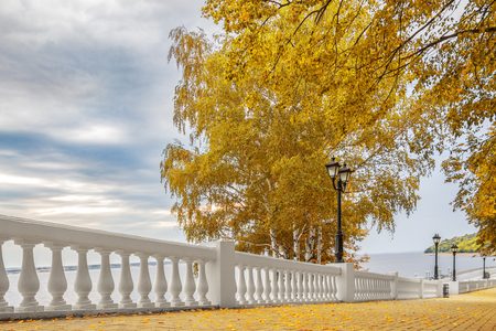 Autumn park in the city on the bank of the Volga River.の写真素材