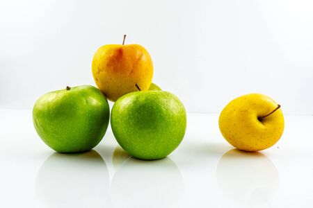 Yellow and green apples isolated on white backgroundの写真素材