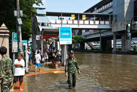 BANGKOK - NOVEMBER 7 2011: Royal Thai army helped victims after impact with heaviest flood and rain in 20 years in the capital on November 07, 2011 in Bangkok, Thailand.のeditorial素材