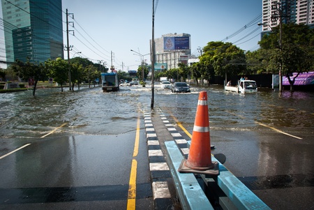 BANGKOK - NOVEMBER 7 2011: Large trucks carried flood victims after impact with heaviest flood and rain in 20 years in the capital on November 07, 2011 in Bangkok, Thailand.のeditorial素材