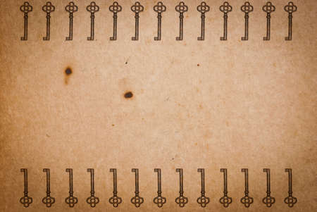 Rusty keys on old paper background with blended layers
の写真素材