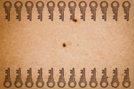Rusty keys on old paper background with blended layers
の写真素材