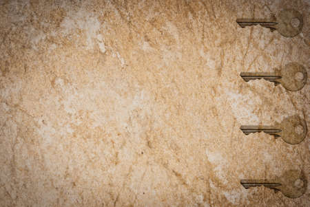 Rusty keys on old paper background with blended layers
の写真素材