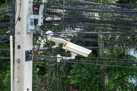 security camera with maze cable