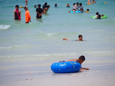Thailand-Kor lan (pattaya)-Apr 2016-Boy build a sand at the beach aloneのeditorial素材
