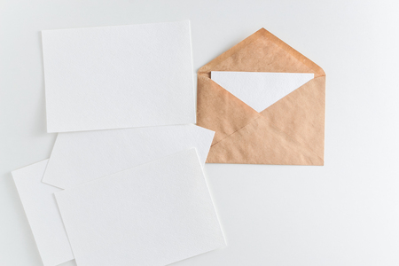 mockup brown kraft envelope and enpty cards on white background top viewの写真素材