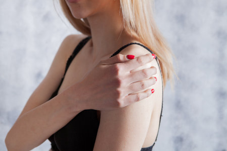 joint injuries. Spasm on the girl's shoulder.の写真素材