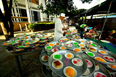 BANGKOK, THAILAND - JANUARY 17 2010 : Unidentified man and woman prepare food for marriage ceremony January 17,2010 in mosque,Bangkok,Thailand.のeditorial素材