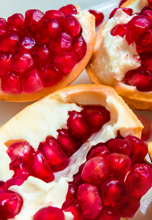 Top view closeup image of red pomegranate seeds on pomegranate seeds pile present a detail of pomegranate seeds texture, fruit background, red backgroundの写真素材