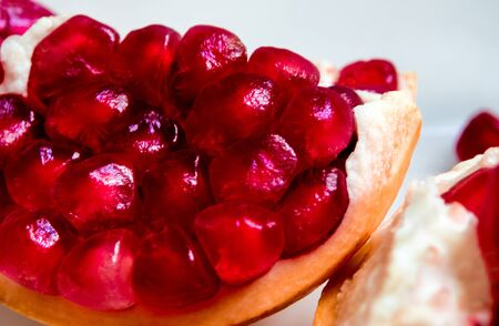 Top view closeup image of red pomegranate seeds on pomegranate seeds pile present a detail of pomegranate seeds texture, fruit background, red backgroundの写真素材