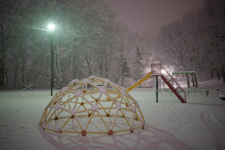 Park on a heavy snow dayの写真素材