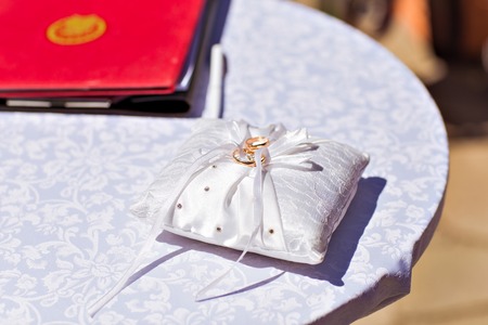 gold wedding rings, wedding day and  Wedding jewelryの写真素材