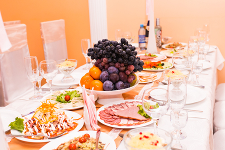 Christmas And New Year Holiday Table Setting. Celebration. Place setting for Christmas Dinner. Holiday Decorations. Decorの写真素材