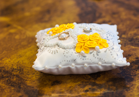Close-up of wedding rings. Two gold wedding rings, jewelry for weddingの写真素材